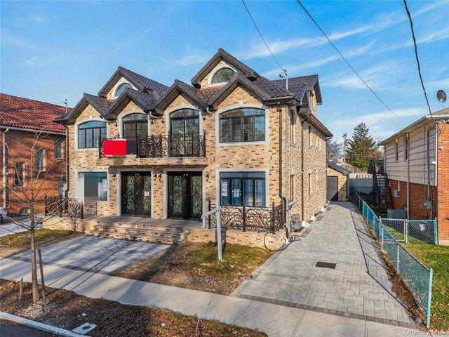House for sale in Queens, Arverne