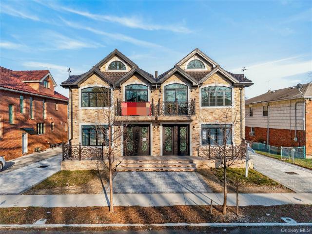 House for sale in Queens, Arverne