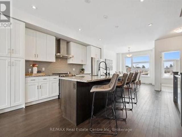 Townhouse for sale in Guelph, Ontario