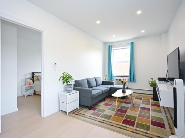 Condo for sale in Fresh Meadows, New York