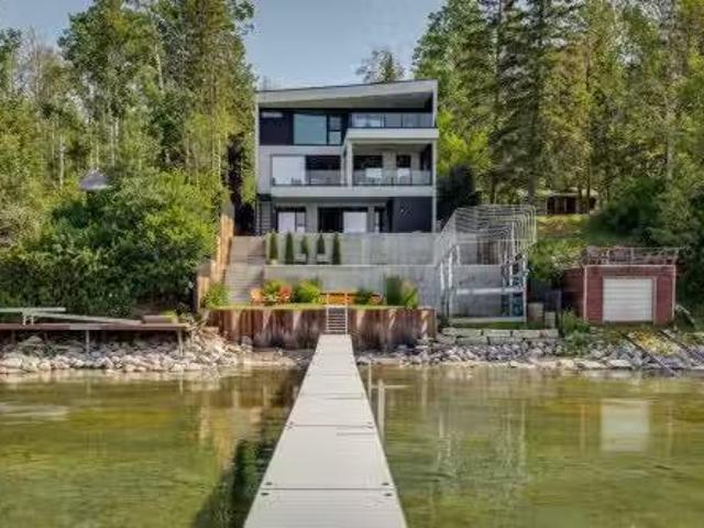 House for sale in Sylvan Lake