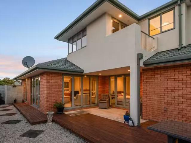House for sale in Chaslands, Canterbury