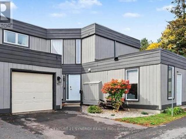 Townhouse for sale in Blackburn Hamlet, Ottawa