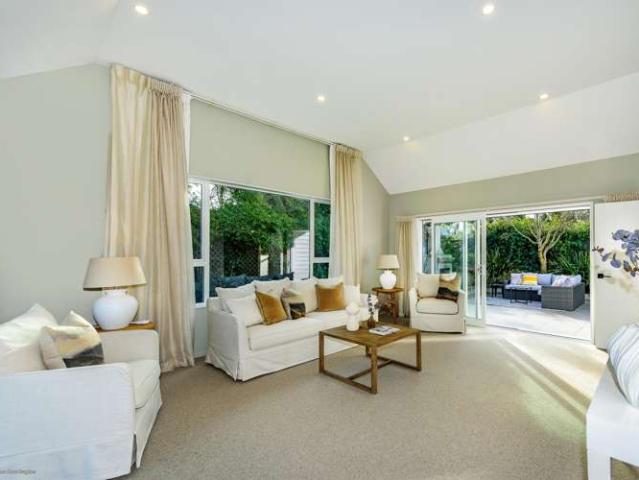 House for sale in Chaslands, Canterbury