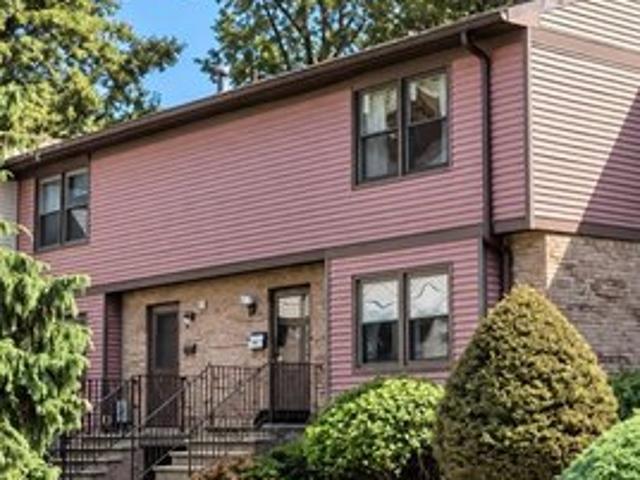 Townhouse for sale in Woodbridge, Woodbridge Township