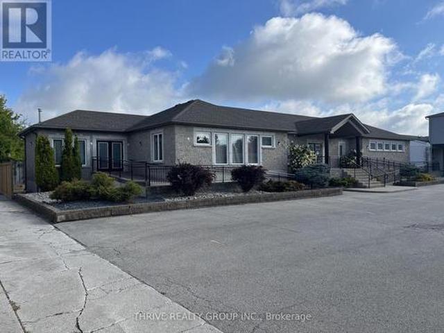 Commercial for rent in Strathroy-caradoc, Ontario