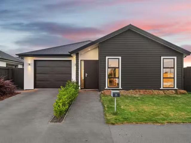 House for sale in Chaslands, Canterbury