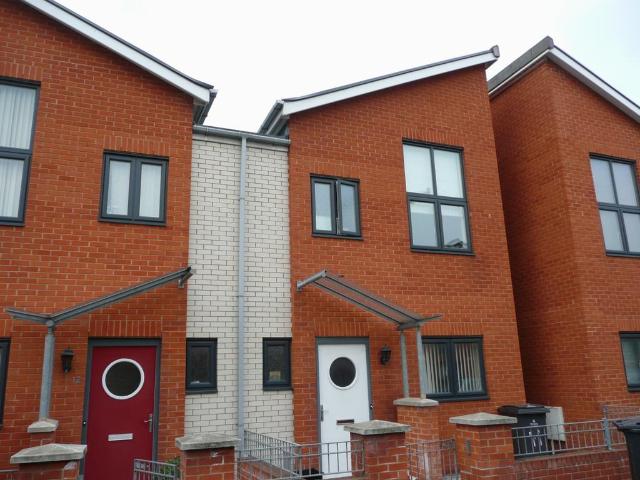 House for rent in First Street, Manchester