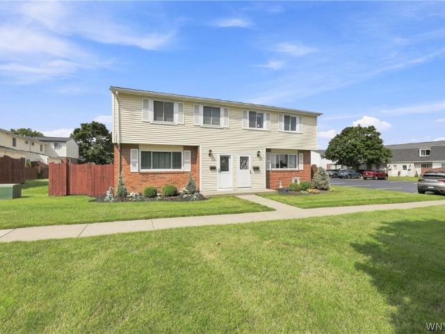 Townhouse for sale in Bowmansville, New York