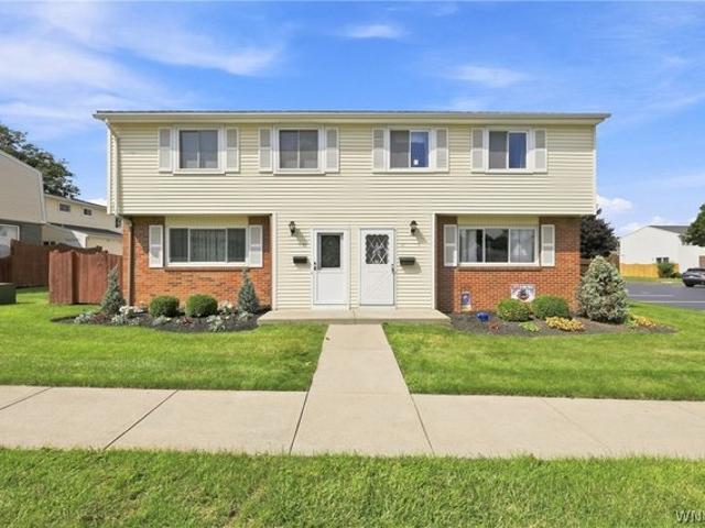 Townhouse for sale in Bowmansville, New York
