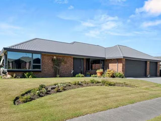 House for sale in Chaslands, Canterbury
