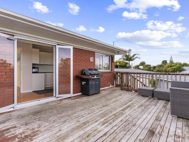 House for sale in Beachlands