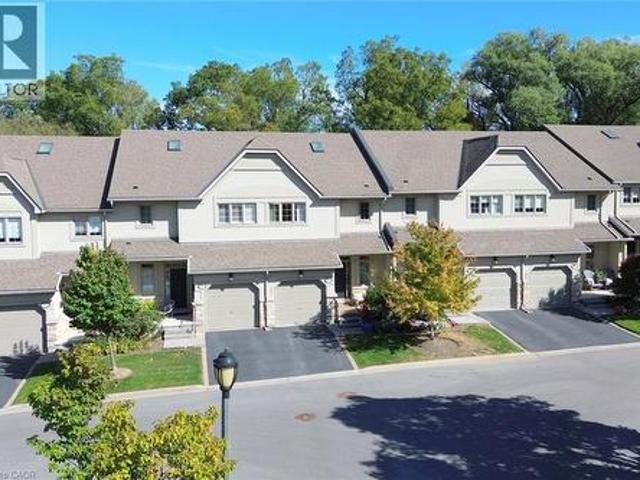 Townhouse for sale in Maywood, Hamilton