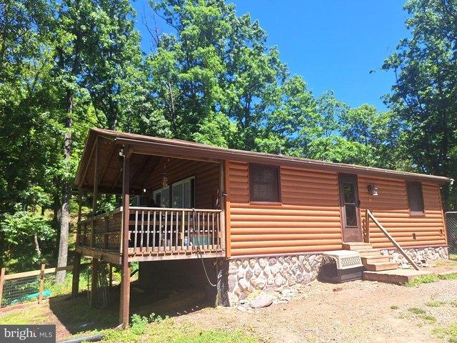 House for sale in Hedgesville, West Virginia