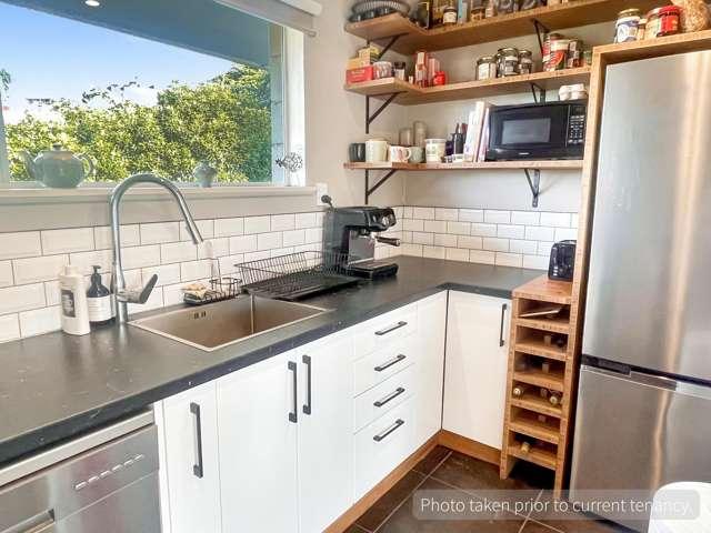 Apartment for sale in Chaslands, Canterbury