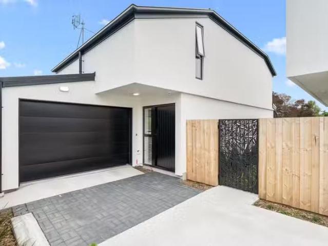 House for sale in Chaslands, Canterbury