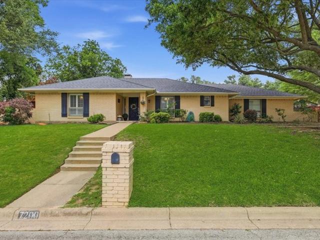 House for sale in Benbrook, Texas
