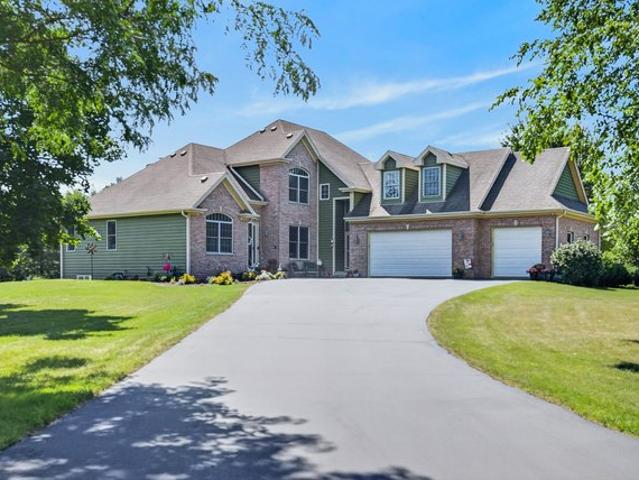 House for sale in Mchenry, Illinois