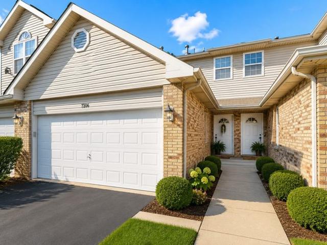 Townhouse for sale in Justice, Illinois