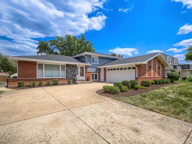House for sale in Darien, Illinois