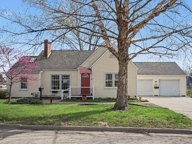 House for sale in Camanche, Iowa