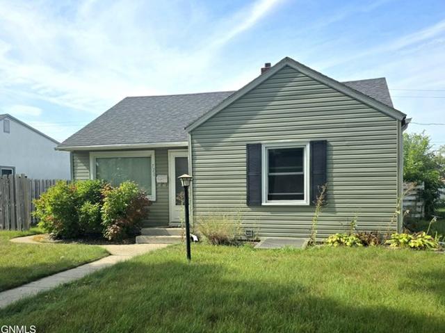 House for sale in Jamestown, Stutsman County