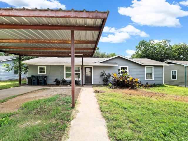 House for sale in Milam, Texas