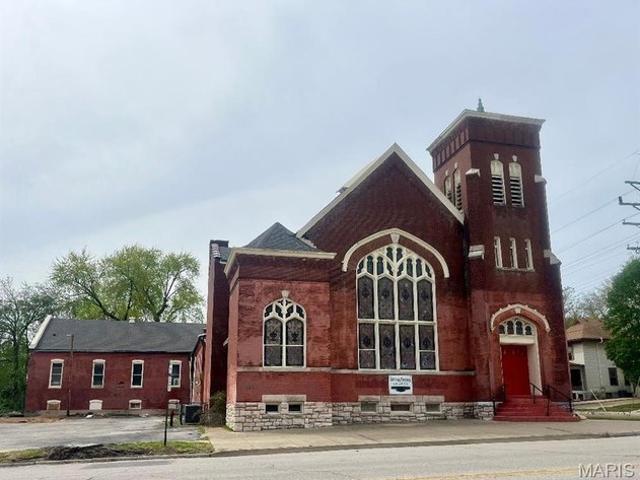 House for sale in Alton, Illinois