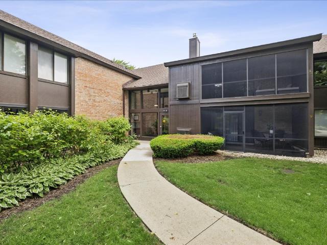 Condo for sale in Mchenry, Illinois