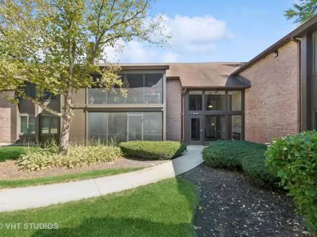 Condo for sale in Elgin Condo for sale in Elgin