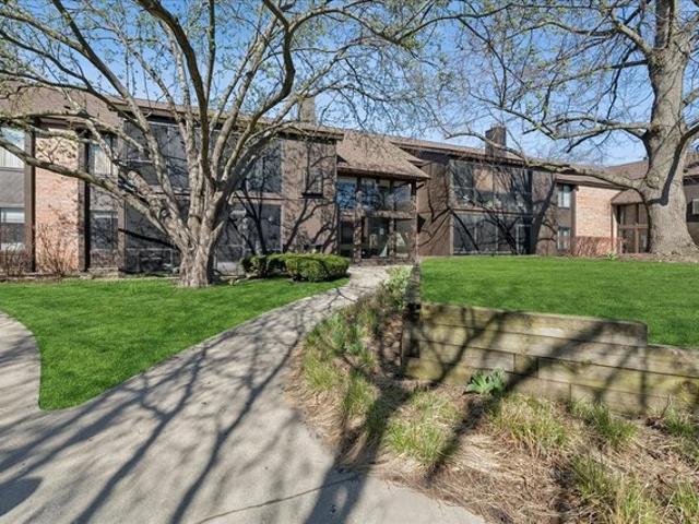 Condo for sale in Mchenry, Illinois