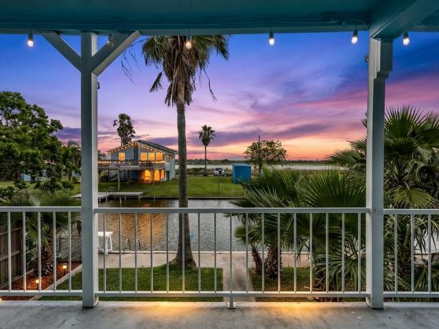 House for sale in Hitchcock, Texas