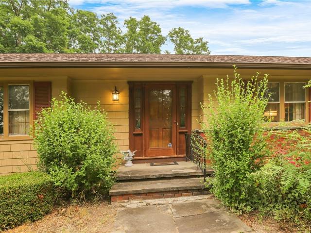 House for sale in Jamesville, New York