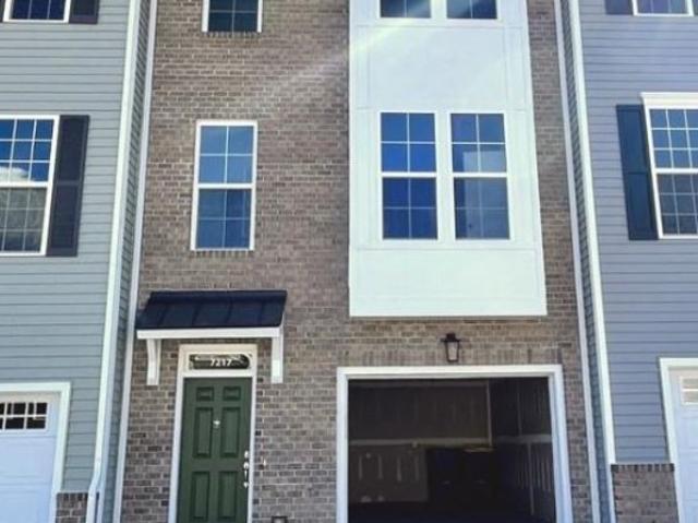 Townhouse for sale in Chesterfield