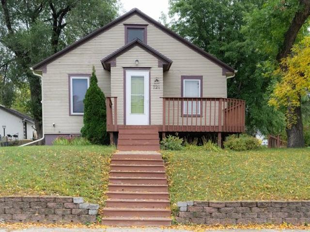 House for sale in Jamestown, Stutsman County