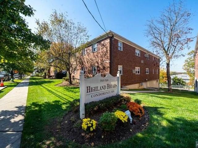 Condo for sale in Ridgefield, New Jersey