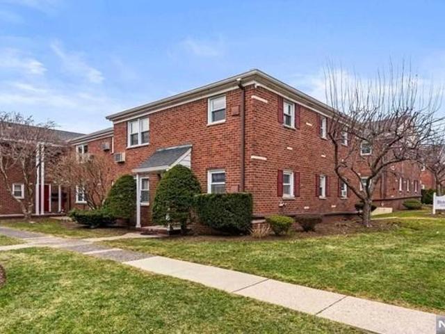 Condo for sale in Ridgefield, New Jersey