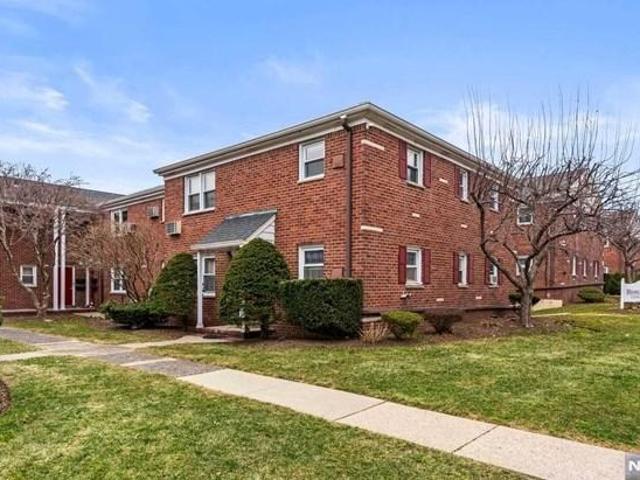 Condo for sale in Ridgefield, New Jersey