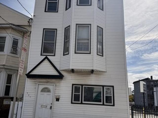 House for sale in Box District, Chelsea