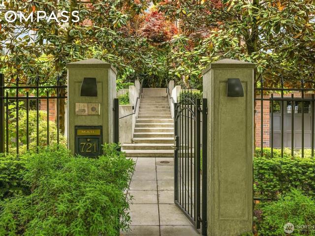 Townhouse for sale in Seattle