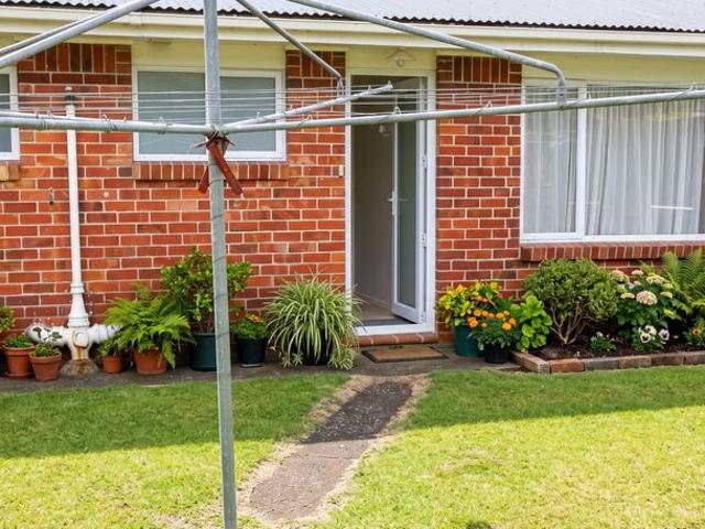 Apartment for rent in Ōwairaka, Albert-Eden