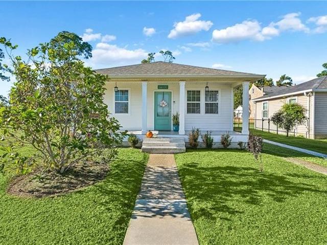 House for sale in Saint Claude Heights, Arabi