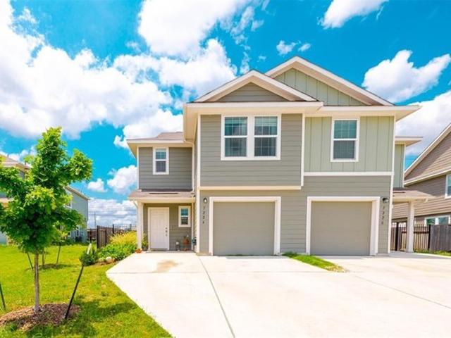 Townhouse for sale in Cuna del Valle Colonia, San Elizario