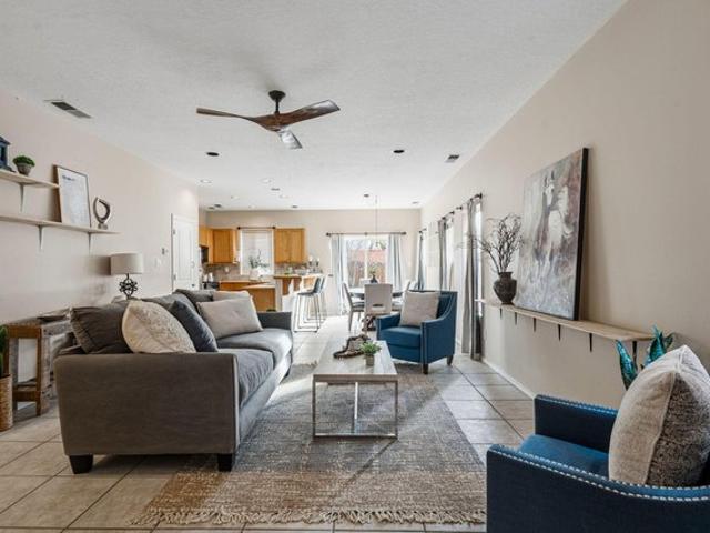 Townhouse for sale in Los Candelarias, Albuquerque