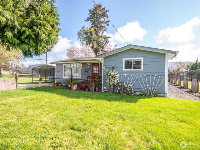 House for sale in Castle Rock, Washington