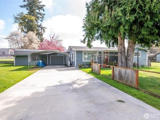 House for sale in Castle Rock, Washington