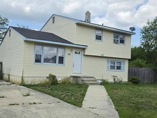 House for sale in Treemont Terrace, Pleasantville