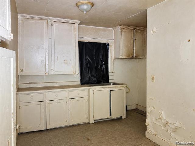 House for sale in Flint, Genesee County