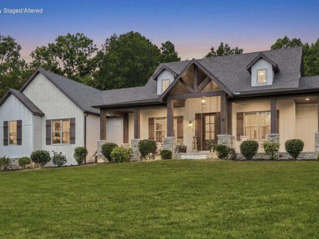 House for sale in Chestnutridge, Missouri