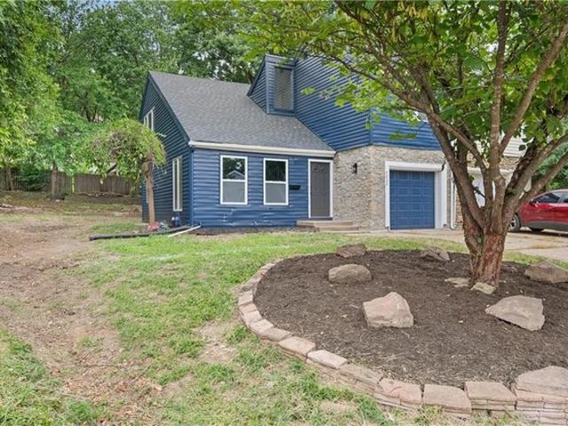 Townhouse for sale in Gladstone, Missouri